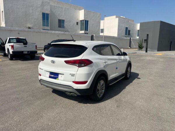 Hyundai Tucson I4 2.0L (Diesel) (Used) - Image 3